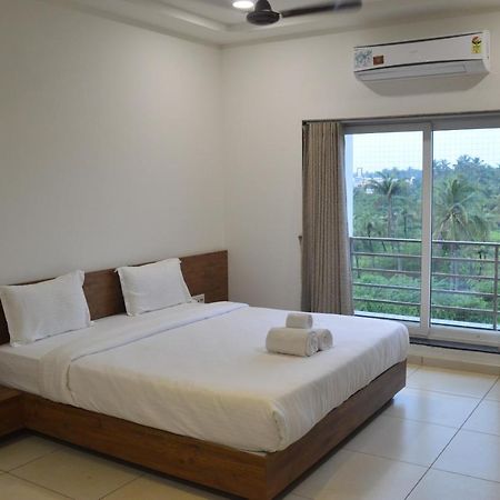 Hotel Revive Veraval Luaran gambar