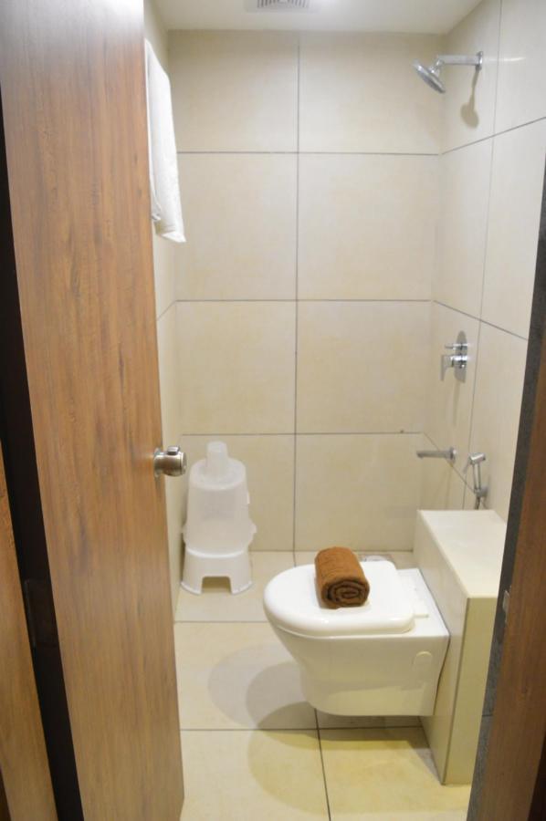 Hotel Revive Veraval Luaran gambar