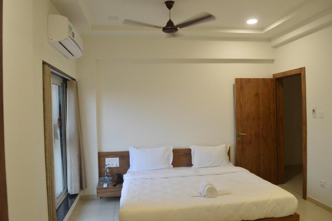 Hotel Revive Veraval Luaran gambar
