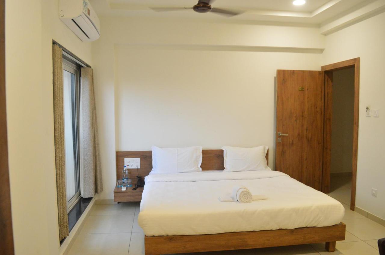 Hotel Revive Veraval Luaran gambar