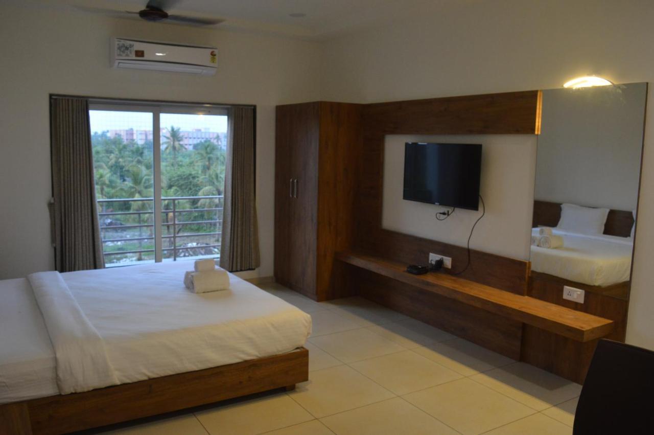Hotel Revive Veraval Luaran gambar