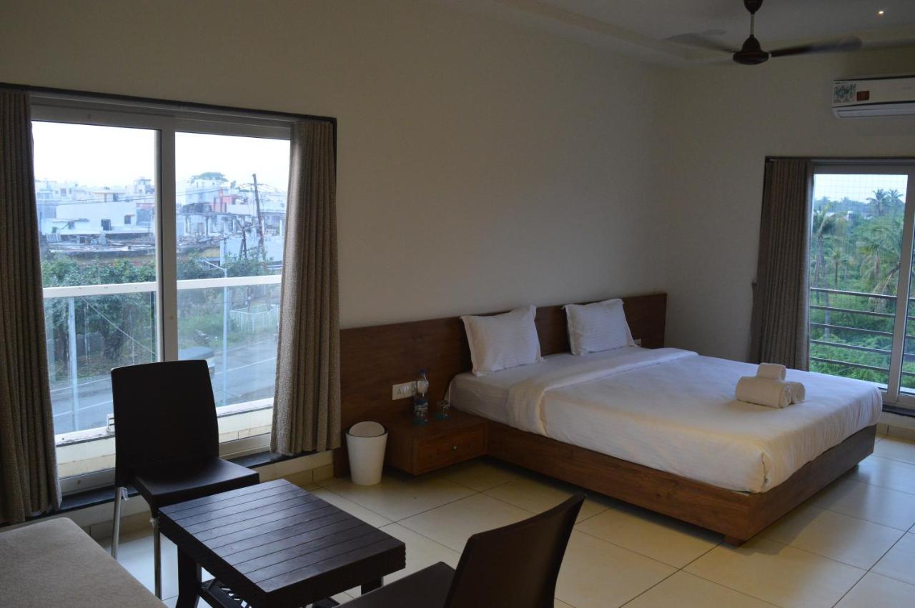 Hotel Revive Veraval Luaran gambar