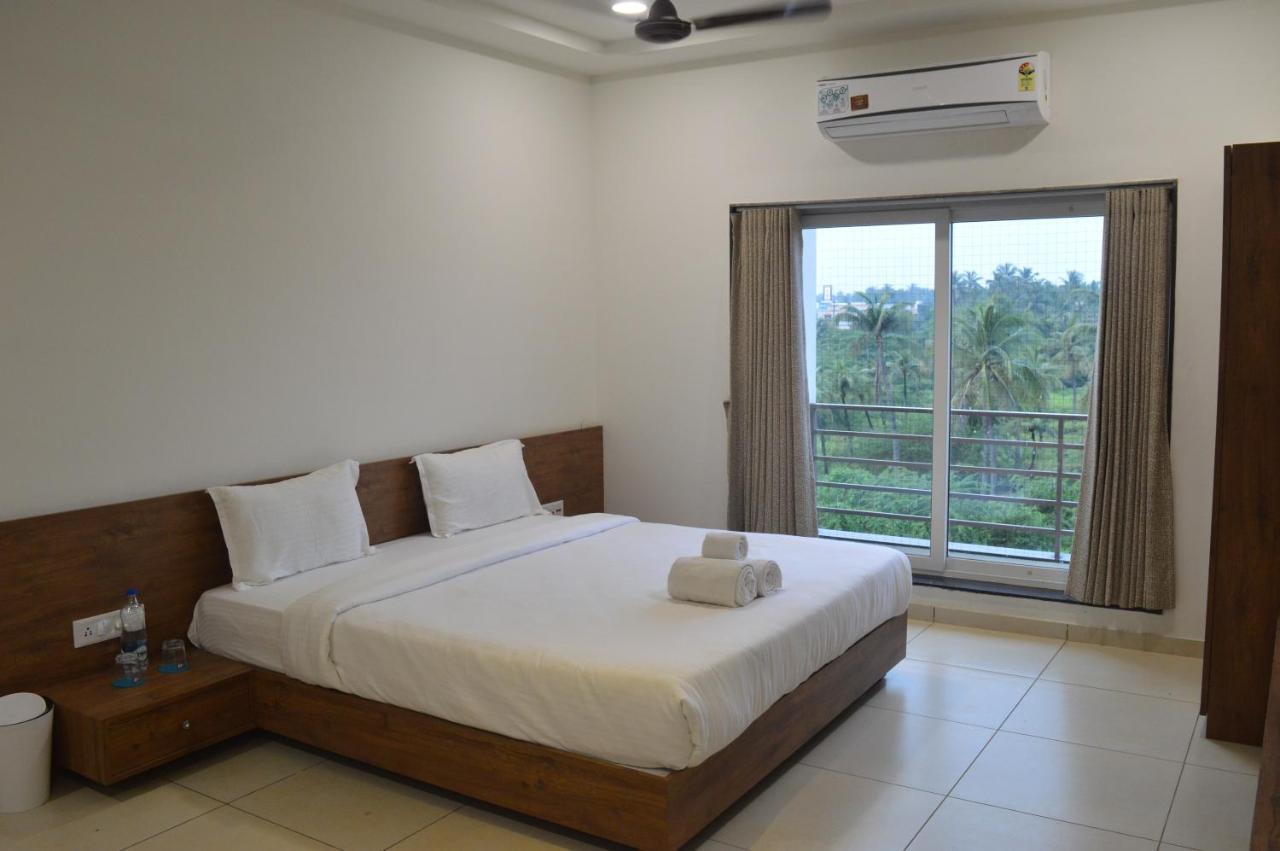 Hotel Revive Veraval Luaran gambar